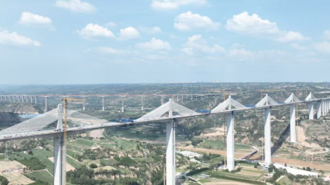 甘肅工程咨詢集團(tuán)監(jiān)理項(xiàng)目取得重大突破：國(guó)內(nèi)黃土地區(qū)跨度最大 甘肅馬蓮河特大橋邊跨順利合龍