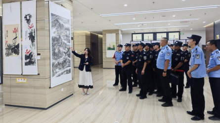 蘭州鐵路公安局蘭州公安處乘警支隊參觀甘肅工程咨詢集團廉潔文化作品展