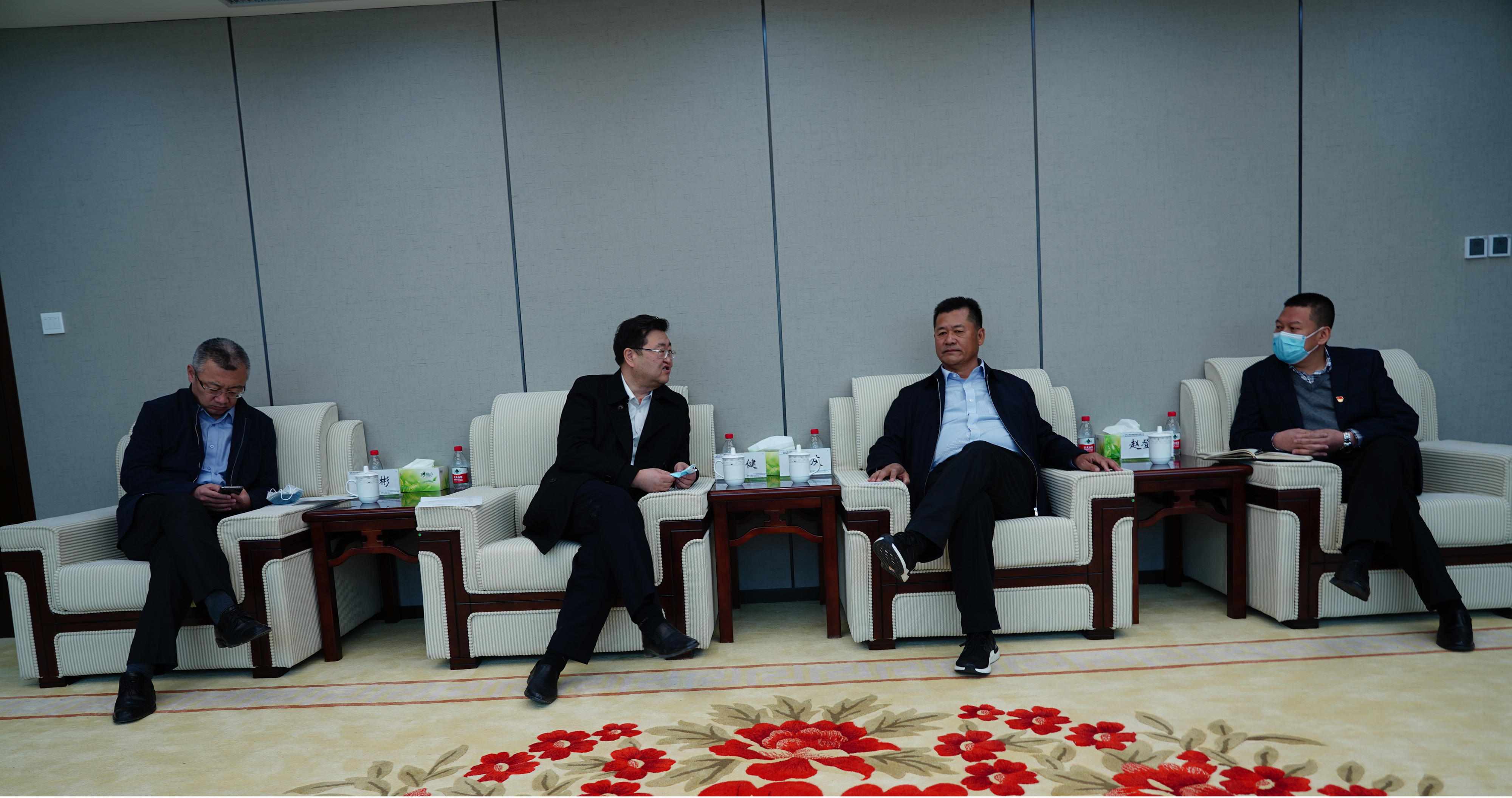 宋忠慶會見浙商銀行蘭州分行黨委書記、行長申健一行